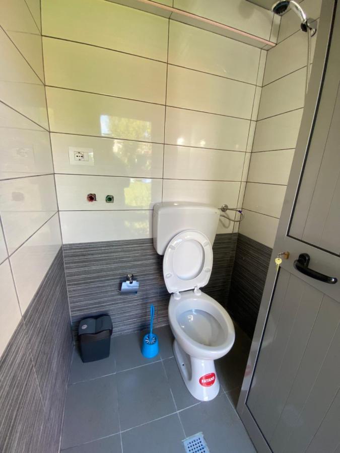 The Hood - Shkodra Backpackers Hostel Экстерьер фото