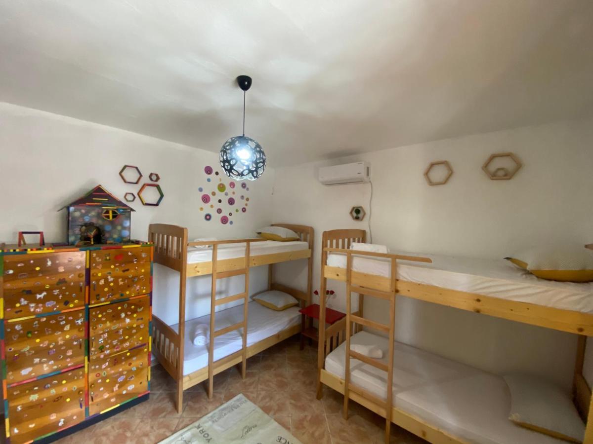 The Hood - Shkodra Backpackers Hostel Экстерьер фото
