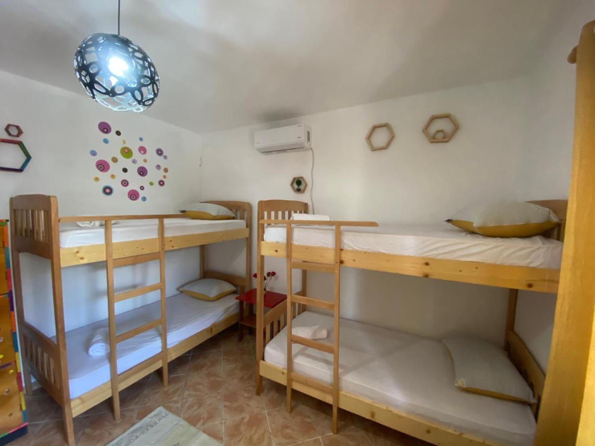 The Hood - Shkodra Backpackers Hostel Экстерьер фото