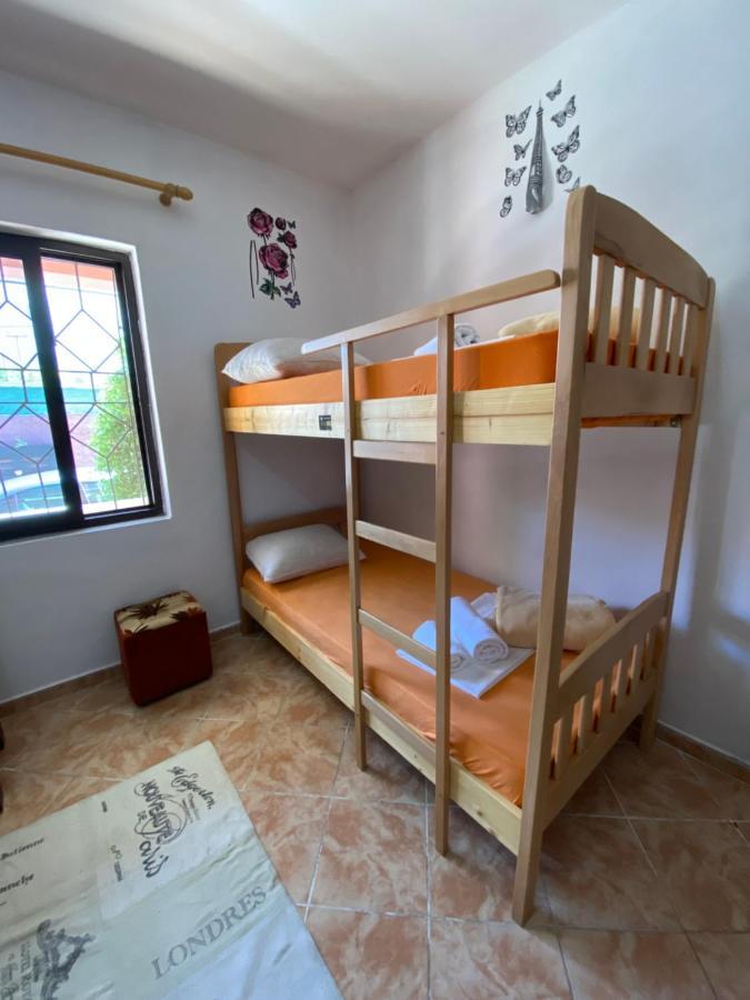 The Hood - Shkodra Backpackers Hostel Экстерьер фото