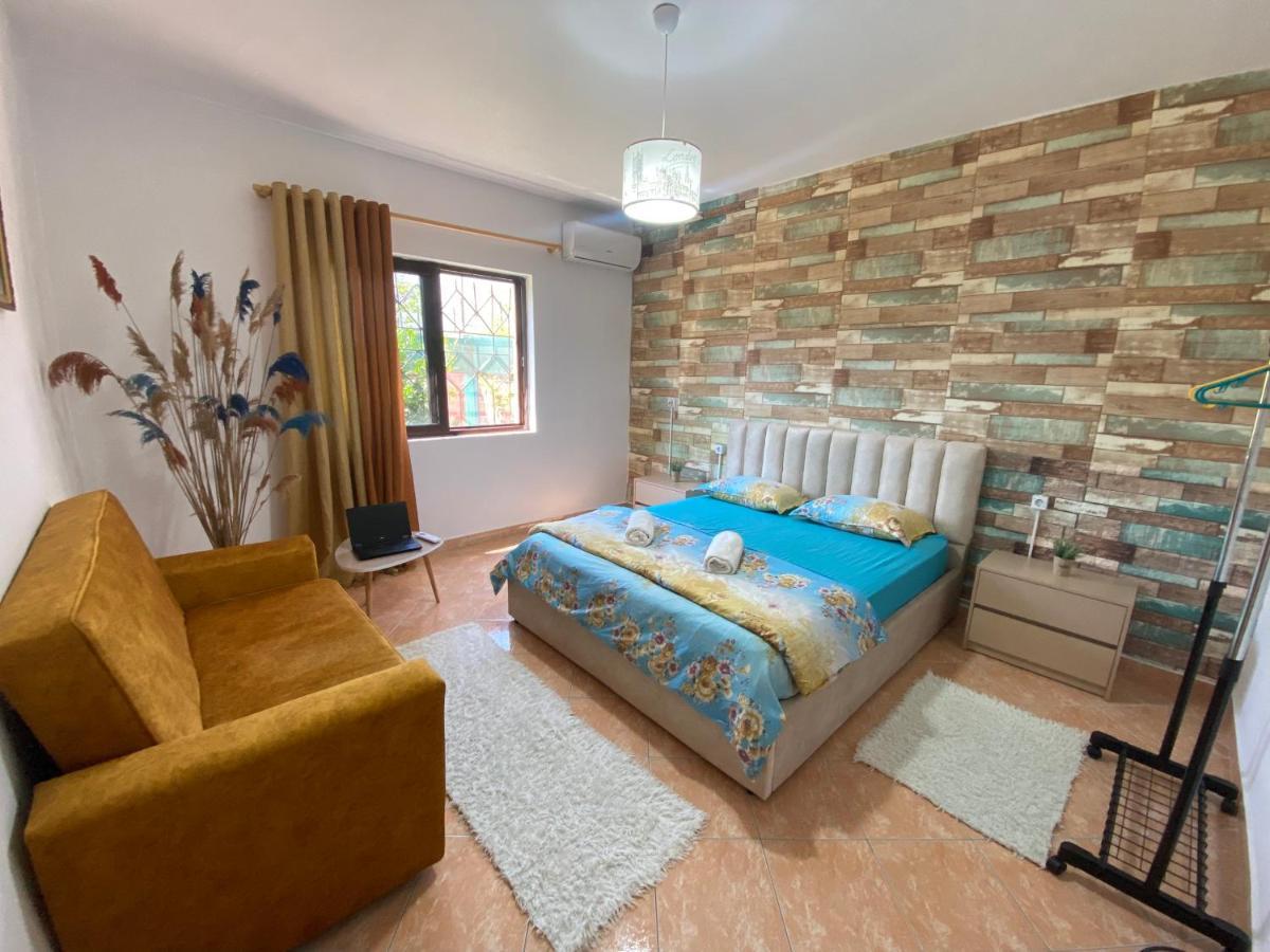 The Hood - Shkodra Backpackers Hostel Экстерьер фото
