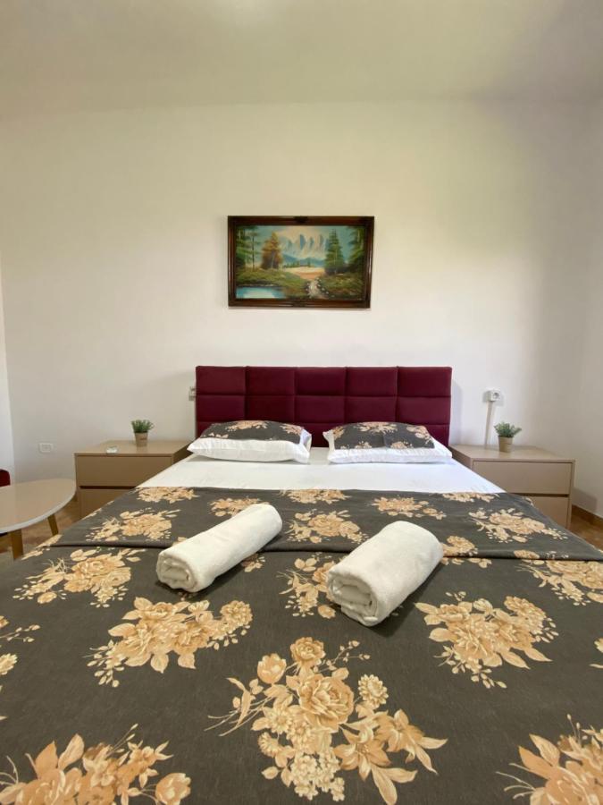 The Hood - Shkodra Backpackers Hostel Экстерьер фото