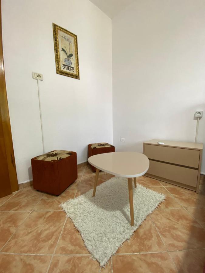 The Hood - Shkodra Backpackers Hostel Экстерьер фото