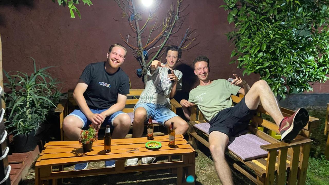 The Hood - Shkodra Backpackers Hostel Экстерьер фото