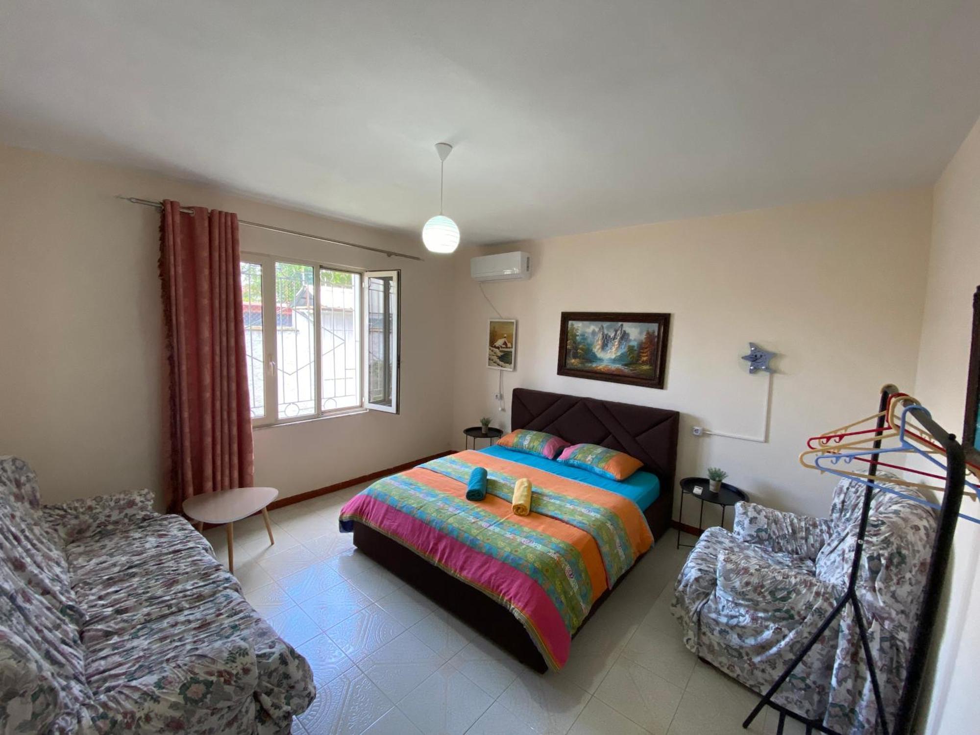The Hood - Shkodra Backpackers Hostel Экстерьер фото