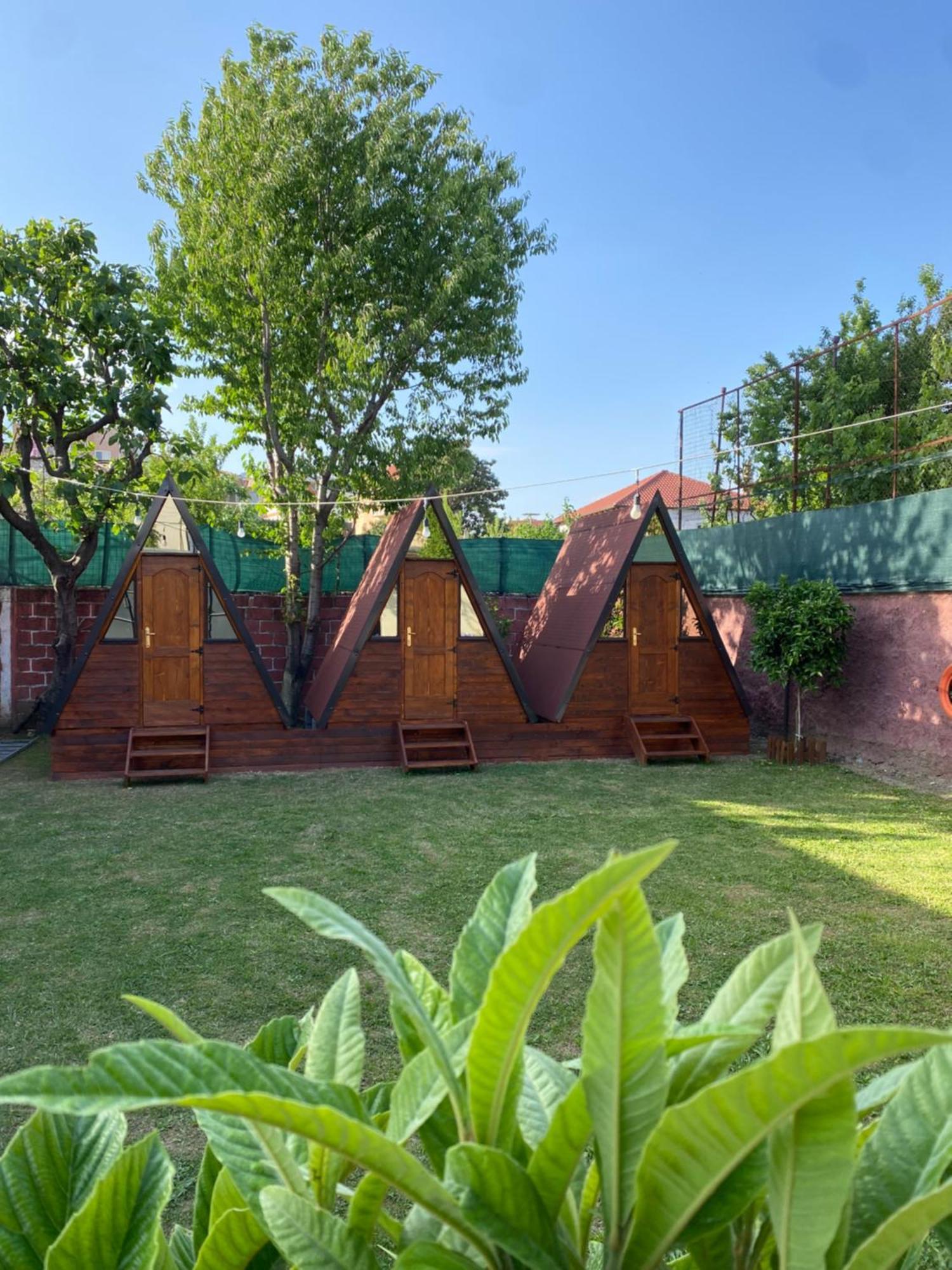 The Hood - Shkodra Backpackers Hostel Экстерьер фото